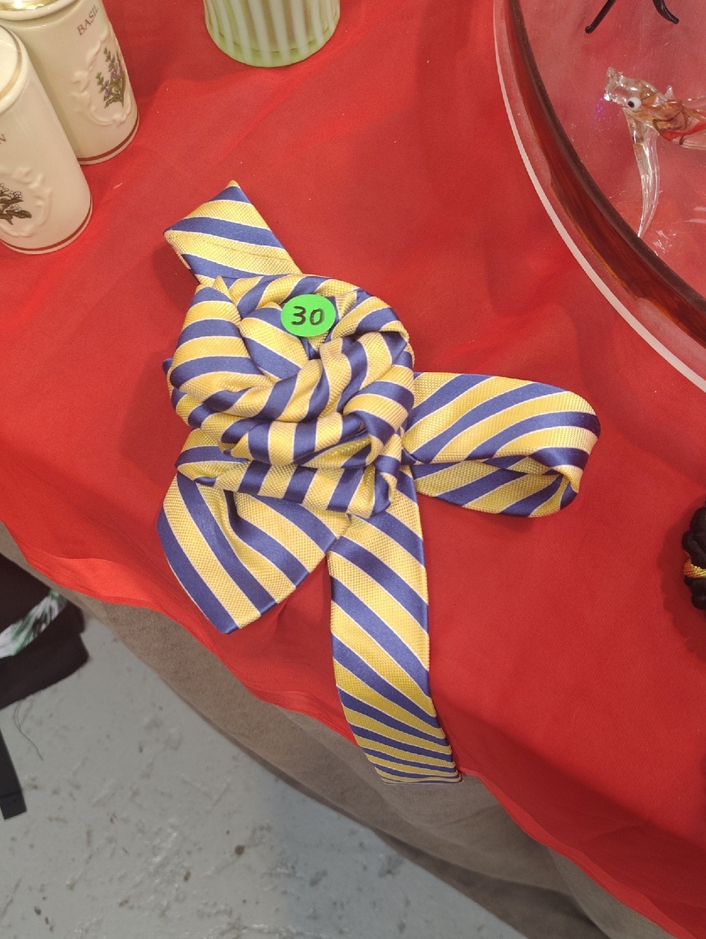 VINTAGE WOMEN STYLED TIES
